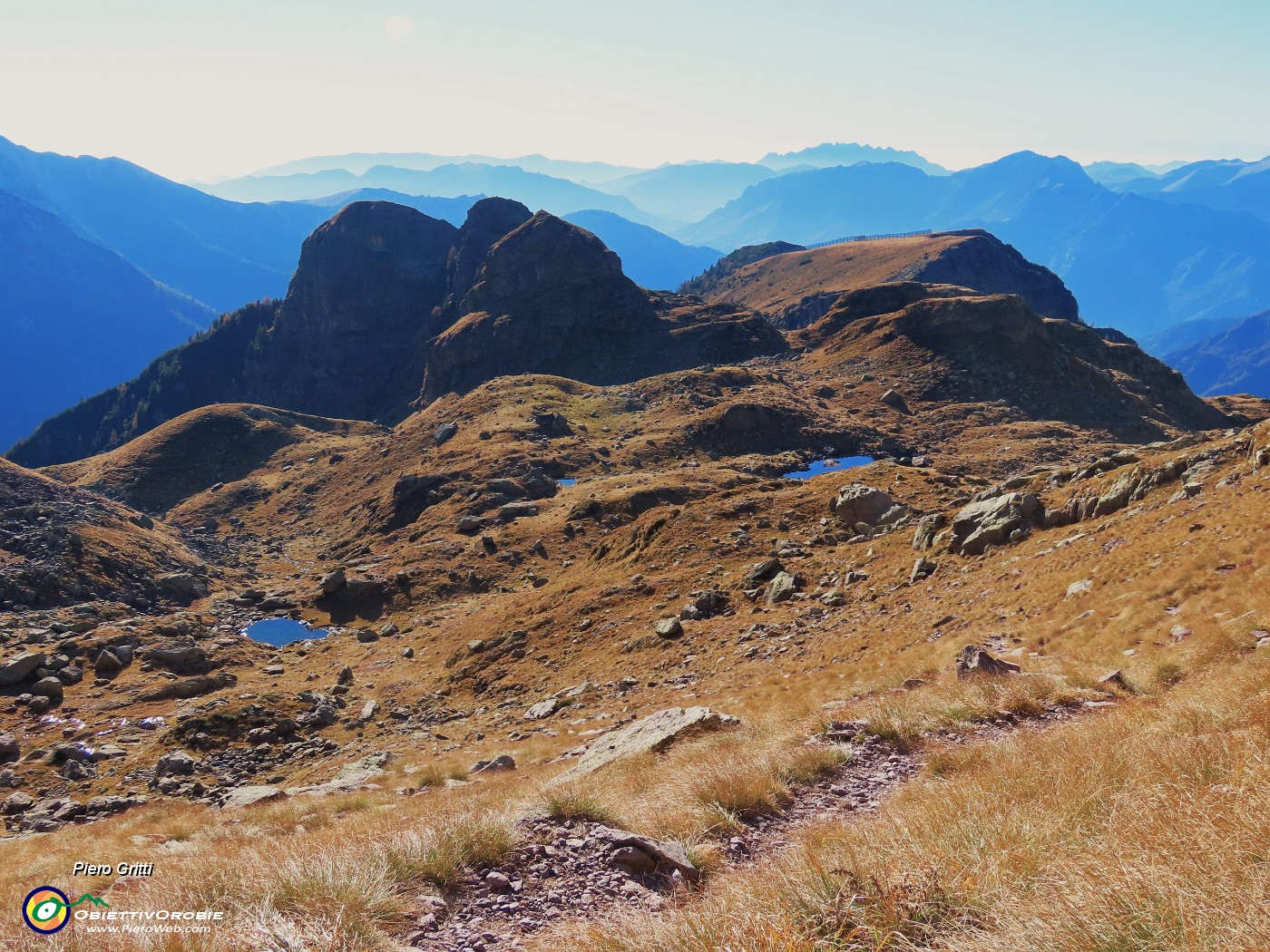 43 Vista sul Lago , sui Tre Pizzi e la Mencucca.JPG